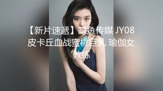   眼镜小哥玩弄居家人妻，露脸丝袜诱惑，交大鸡巴让小哥吃奶舔逼