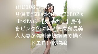 黑色短裤女技师 推背按摩服务一番 镜头前深喉口交穿上开档黑丝抽插猛操