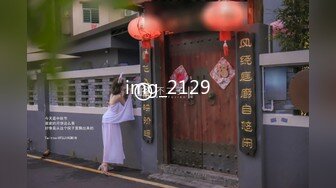 6月新流年轻美女比较多的咖啡店女厕全景偸拍多位靓妹嘘嘘和换卫生巾性感阴毛美女边拉边唱歌卖萌使劲拉的时候表情狰狞