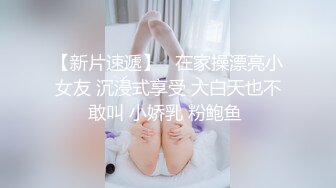 最喜欢这样不穿内裤尿尿啦