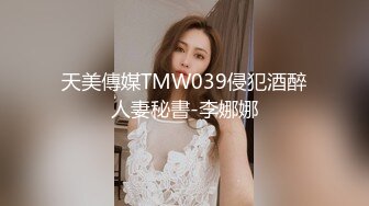 大妈自拍给网友展示自己的奶子