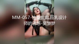   战斗民族俄罗斯的高挑绝色美女穿着东方特色的旗袍魅力倍增前凸后挺能和她爱爱真是神仙一样