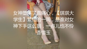   乖巧风骚的小少妇露脸跟大哥在沙发上激情，交大鸡巴给大哥舔乳头，后入风骚翘臀浪叫呻吟，压在身下爆草