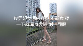 露脸纹身的妹子，后入啪啪，完事后一脸享受开心笑了