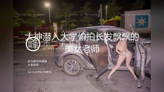 约两个巨乳妹子玩嗨了就顺便裸泳一下