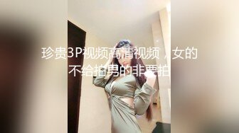 深夜的少妇勾搭小哥互动车震，主动抓着小哥的手揉捏自己的骚奶子，口交大鸡巴，在后排多体位爆草抽插好刺激