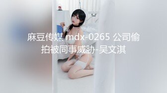 大神闯入网吧女厕 偷窥性感红色丝袜少妇的小黑B