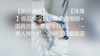 ❤️猎奇❤️追求刺激的情侣❤️在门口爱爱，啪啪啪的艹逼声响彻整个楼梯，忍不住呻吟特刺激！