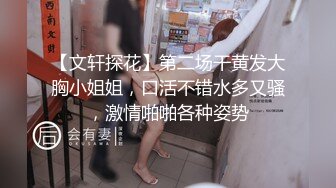 商场门口TP一个真空逛街的骚女 一线天无毛逼和粉嫩红乳头太挑逗诱人了