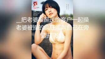 [在线]水滴流出：爱狗的妹子脱光衣服蹲下来逗狗