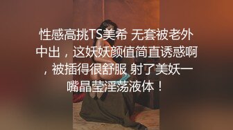  娇小身材甜美嫩妹情趣装黑丝激情啪啪，深喉交非常享受，翘起屁股扭动手指扣逼