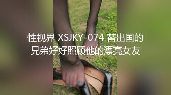 【新片速遞】  小哥闭眼享受小嫂子的口活服务，美丽又风骚无毛白虎逼主动上位草大哥，给大哥弄醒各种抽插爆草无套射奶子上