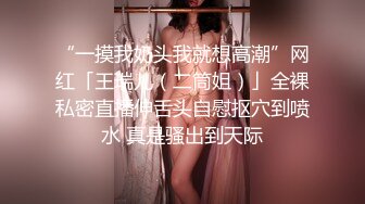 【红唇极品骚女爆乳骚穴】仰视视角，两大奶尽收眼底，超近特写小穴，手指磨蹭搞得很湿，跳蛋塞入拉扯流出白浆