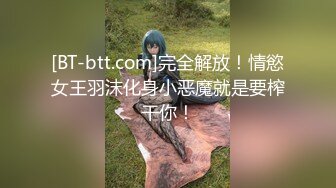 两个欧美大妞双飞大战光头哥哥两个争抢吃屌，一个舔逼，一个口交