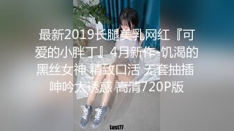 【近日刚播短发气质美女】酒店开房和炮友激情，拔下内裤黄瓜插穴，吸吮舔屌特写视角后入，大屁股抱着上位骑坐