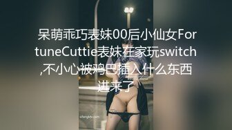 战后温存，女友在梳妆台边化妆，却被男友无情手持镜头拍摄