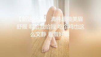 有点像小明星的心怡宝宝全程露脸跟狼友互动撩骚，初次下海精彩小秀，揉奶玩逼掰开给狼友看特写