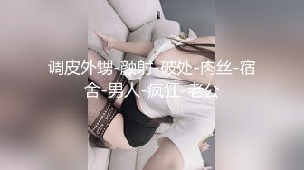 古铜色东方小美女和东欧白嫩美女一起玩3P同时玩大肉棒阴道插着吃逼