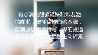 清纯学妹逼穴痒痒，厨房削好一根黄瓜无套抽插小骚穴，弄得逼逼泛滥的淫水，不知道事后黄瓜会拿来炒菜吗