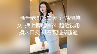 趁她老公没回家，沙发上与美少妇疯狂做爱！