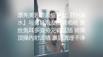 绝世大骚逼,被操时刚好快递到,快递哥也参战，国语对白