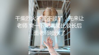 《破解家庭摄像头》监控偷拍奇葩的家庭目测儿子都上高中了还和爸妈一块睡儿子上学后抓紧时间啪啪啪