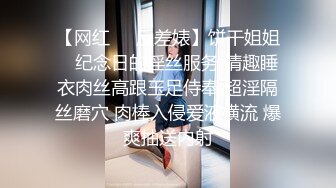 小夫妻为求刺激在家门口楼道啪啪 感应灯灭了不停拍手跺脚 貌似有人出来了 只能匆匆收兵回家