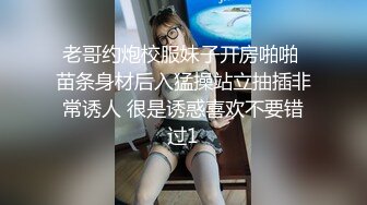 红裙眼镜熟女 扣穴吸吮奶子 穿上情趣肚兜 翘大屁股舔屌 正入抽插猛操