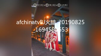 【新速片遞】  澡堂子内部员工偷拍更衣室❤️忽然来了一群美女脱光了去洗澡