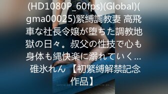 【新速片遞】   饥渴的少妇颜值娇小可爱诱人，镜头前发骚拿着矿泉水瓶捅插骚穴，浪叫呻吟表情好骚，掰开骚逼给狼友看特写