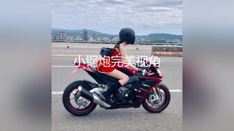  黑丝女仆两个年轻的小骚妹让两小哥床上玩弄，大姨妈都来了还骚呢