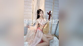 19已成年一线天极品白虎馒头肥逼短发妹子，撩起内裤露肥粉嫩逼掰穴，半脱下内裤翘起大屁股扭动，近距离特写美穴