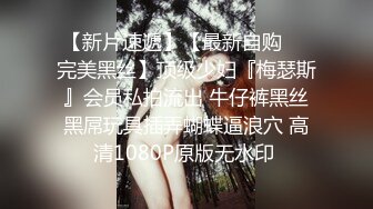 孕后小美女少妇，乳房膨胀的厉害，沐浴泡沫搓奶子都硬了，不挤点奶水疼得厉害，挤挤更健康！