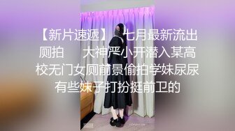 抠逼时弄疼了后面不是很配合了,男的抱着小翘臀狠狠抽