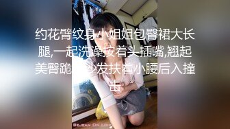 趁大奶少妇的老公出差，偷偷跑到他家把他老婆按到胯下抽插