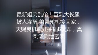 优质03年奶狗深喉,被两根18cm无套轮操