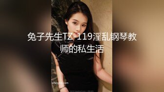  居家摄像头破解秃头大叔趁老婆不在家把相好的带回家 一边自拍一边干 还挺会玩