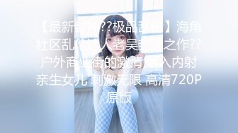 02年高颜值活泼美女，大姨妈还没走完就秀，小舌头舔着假屌，振动棒磨蹭粉穴