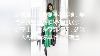 妹子好像不是很满意这个鸡巴那么短