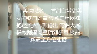 允儿手握鸡巴往性感烈唇里舔