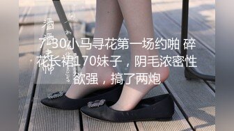 商场女厕偷拍黄衣短发美女非常诱惑的黑鲍鱼 张个小口