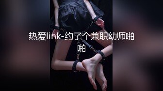 兔女郎黑丝小妹露脸镜头前被纹身小哥调教玩弄，乖巧听话口交大鸡巴，让小哥用道具插逼，吃奶抠穴无套爆草