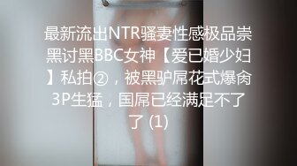 【新速片遞】 大二兼职美女被色魔摄影师诱惑拨开鲍鱼看看里面是不是粉红色