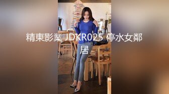 【新片速遞】  五星级酒店女厕全景偷拍❤️制服高跟美女服务员的小黑鲍