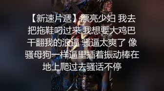 妞妞想你了 喝着优酸乳 穿着开档蕾丝 大鸡巴打大奶按在床上就是干 没憋住内射里面