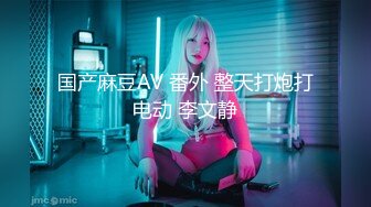 超多狼友寻求的网红美女『RiaKu』棒棒糖与大鸡巴 极品蓝发萝首次猛男群P乱操