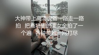  黑丝露脸情趣娇嫩的小妹子被纹身大哥在床上无情蹂躏，淫声荡语听指挥各种调教