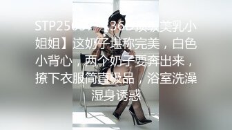 性感少妇边打电话边道具自慰，很诱惑