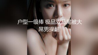 跟随医药公司的长发大波浪美女?进厕所尿尿发现她的逼毛造型挺酷