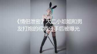 妹子极品美乳，情趣透视装两个大奶子，掰穴特写骑着枕头磨蹭